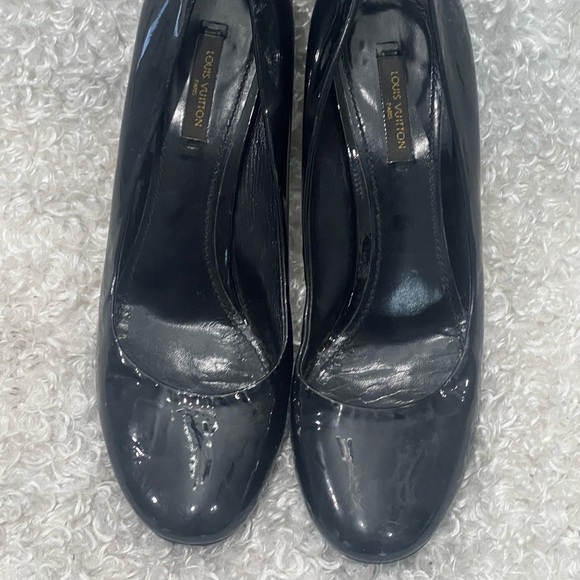 Louis Vuitton Black Patent Leather Lock It Round Toe Pumps - Picture 1 of 12